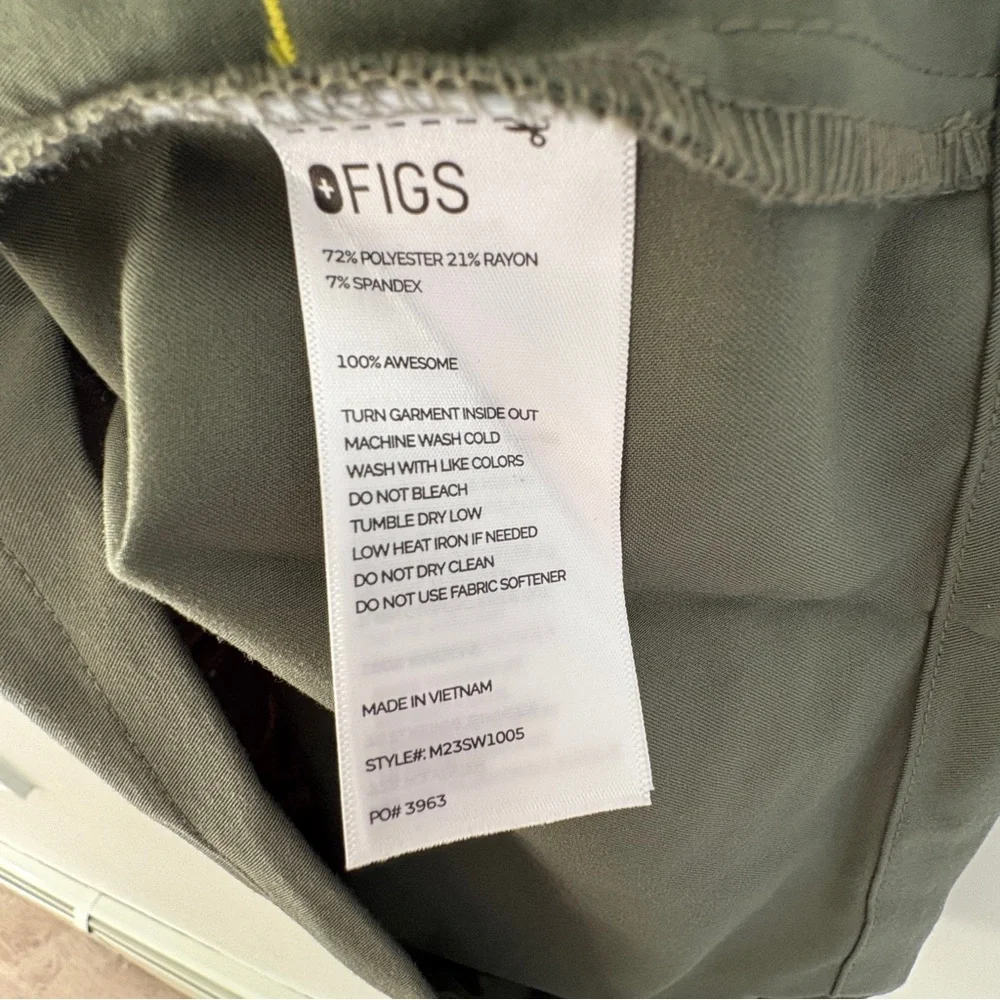NWT FIGS Mens Scrub Set Chisec Top and Tansen Jogger Pants XL Moss Green
